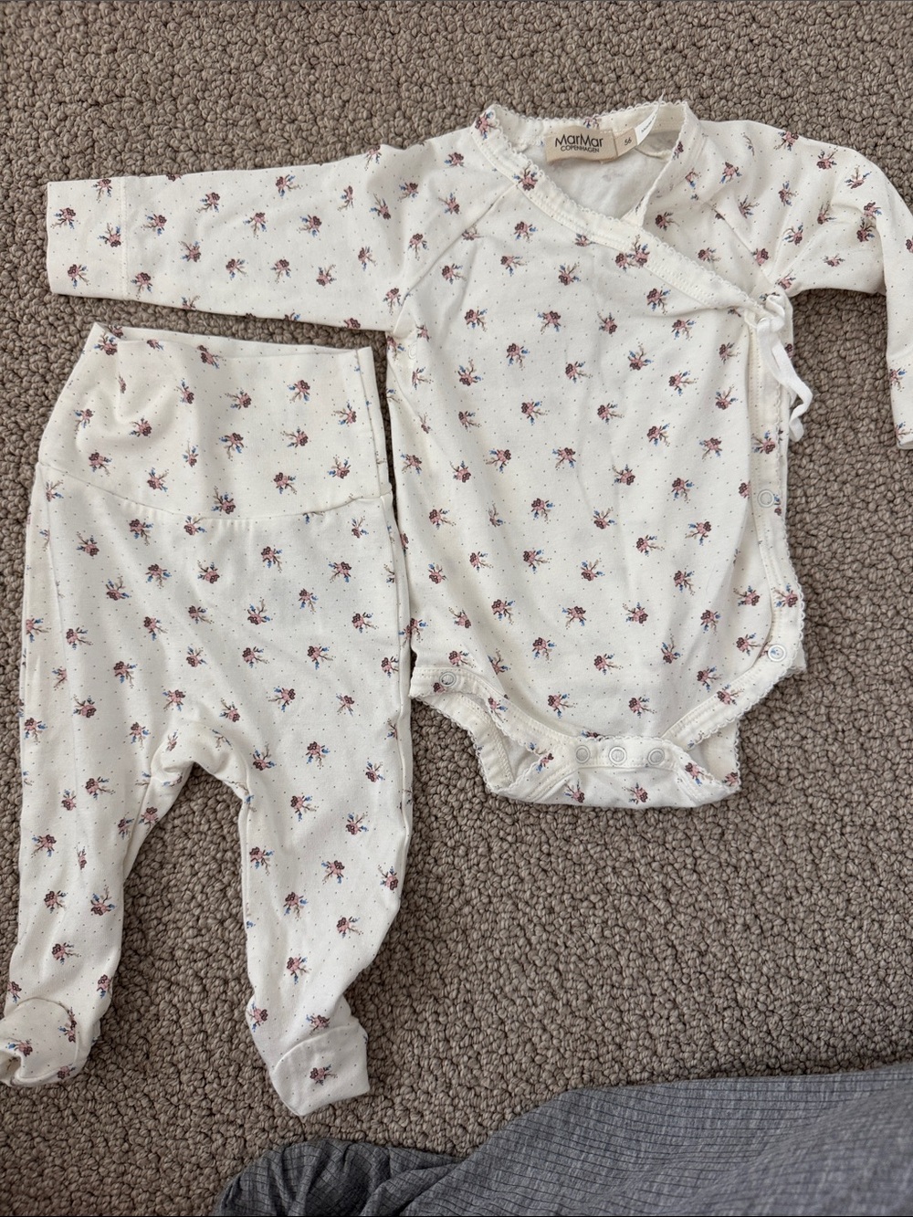 Mar Mar Copenhagen Cream Floral Baby One-Piece Set size 56 (0-3)
